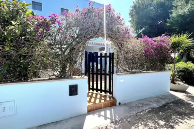 Image de New cottage in T. Bear with private outdoor space 250m walk to the sand