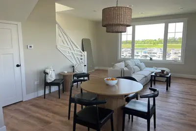 Image de Breathtaking Brand New 3-Bedroom\\2. 5 bath Waterfront Home. Sleeps 6