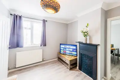 Image de 4 Bed - 2 Baths 1 Walk in Shower Lots of Parking