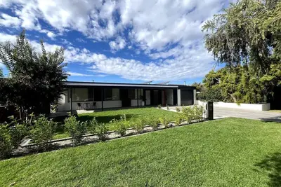 Image de Two-storey house, sleeps 10