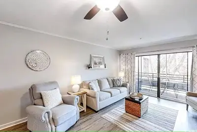 Image de Oceanfront Resort Condo with Relaxing Pool Hot Tub