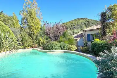 Image de Villa Sud Luberon en Provence au calme avec piscine 12 Personnes