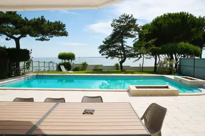 Image de Villa avec piscine chauffée et magnifique vue mer