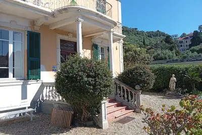 Image de \"Meine Sonne Riviera Cottage, \" Wohnung in Villa mit Meerblick und Garten.