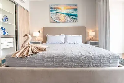 Image de Mar Stunning 1-Bedroom Haven in Gallery Condo