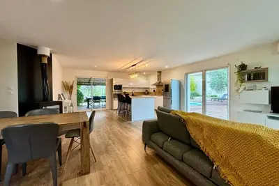 Image de Parenthèse ensoleillée à Souvignargues - Maison avec piscine et charme du Sud