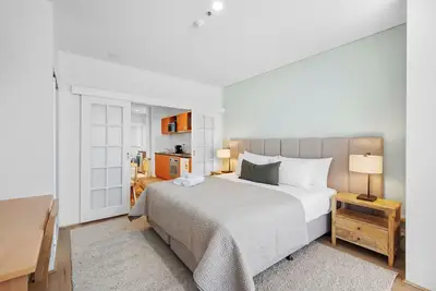 Image de Cityscape Haven | Victoria Retreat, Perth Cbd