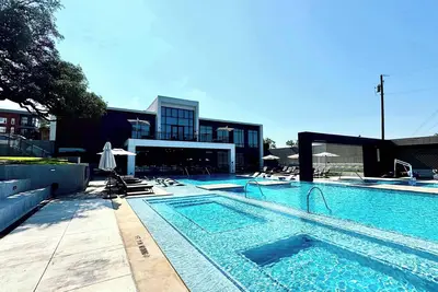 Image de 2br Retreat -Gym, Pool, Parking