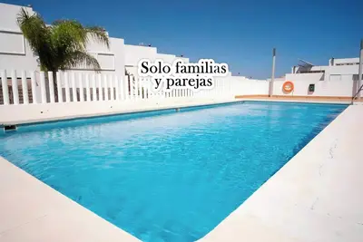 Image de Chalet con piscina para familias
