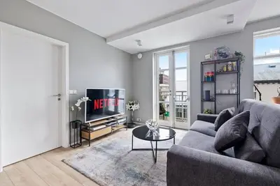 Image de Cheerful Down Town Apartment