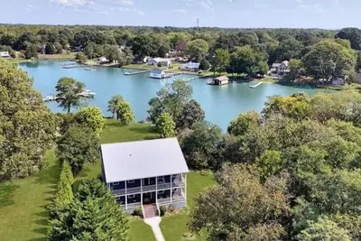 Image de Waterfront Spacious 5-bedroom vacation home with WiFi and Ac in delightful Deale