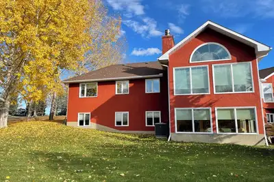 Image de Country Living, Peaceful and Quiet, close to Calgary, Kananaskis, and Banff