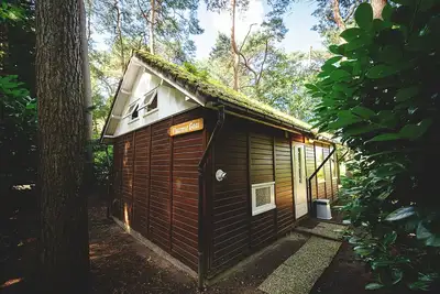 Image de Cozy summer cottage in forest and overlooking meadow