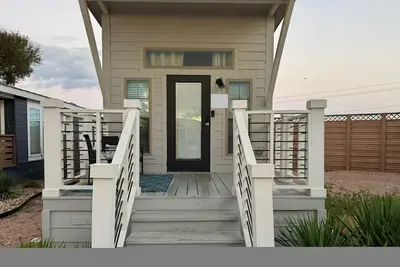 Image de Cozy cabin in charming Austin with WiFi, Ac