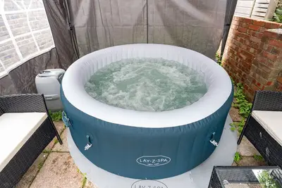 Image de Open Mind Property - Hot Tub, 14 Guests & Free Parking