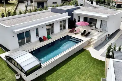 Image de House in the center of Tondela with garden, orchard and private pool.