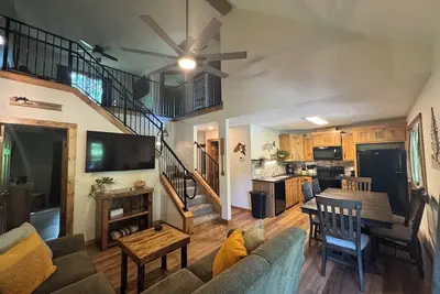 Image de Spring Break Special! Lakefront 4-bedroom house #3