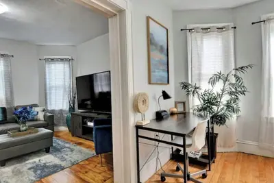 Spacious 3-bedroom apartment/close to Downtown Worcester/universities/Ac
