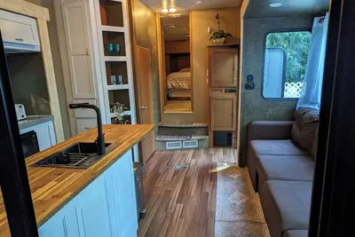 Image de 2-bedroom Rv in beautiful Bowser with WiFi, Ac