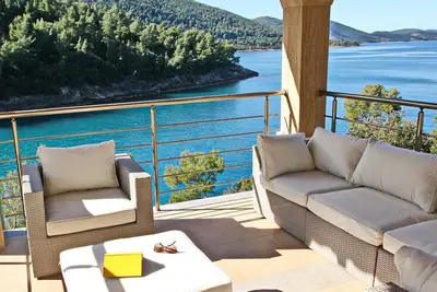 Image de Charmante villa sereine en bord de mer pour 8 personnes avec piscine privée