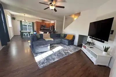 Image de Central Location - Tesla Charger - Hot tub!