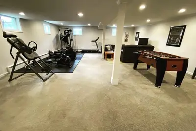 Image de Sauna, hot tub, gym, great outdoor space!