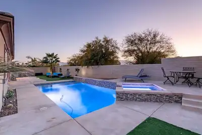 Image de Indio 4000 Sq Ft 5bedroom. 3 Bath, Salt, Pool, Spa, WiFi and Ac, Coachella,