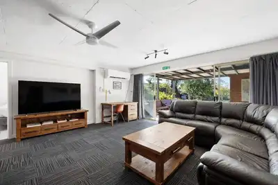 Image de 2-bedroom suite w/ private kitchen & bathroom