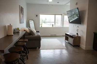 Image de Salted Roots Basecamp: 1 Bedroom Flat Downtown