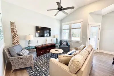 Image de Cast A Wave  2 Bed Single Level