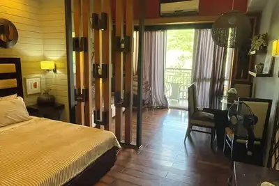 Image de Pico De Loro beach, Miranda B Condotel Rental with Wifi