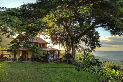 Image de Epic Mountaintop Jungle Cottage Adventure