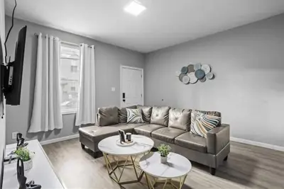 Image de Pittsburgh Getaway! 4 bedroom house, 5 minutes to Pnc Park & Acrisure stadium.