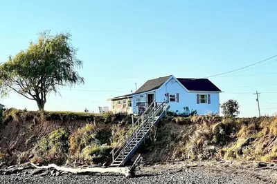 Image de Cozy Coastal Nest