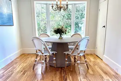 Image de Antique 3-bedroom house with WiFi and A/C in quaint North Falmouth.