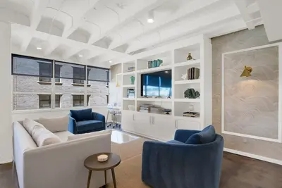 Image de Luxury Downtown Retreat | Heated Pool Access