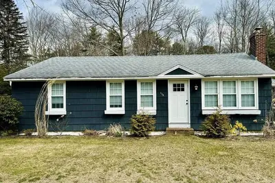 Image de 3-bedroom Air Conditioned Home recently updated in Moody, 5-minute walk to beach