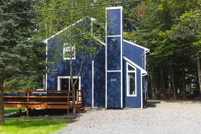 Image de Cozy Pocono Getaway 3br Home 1 min from Lake in peaceful Tobyhanna with WiFi, Ac