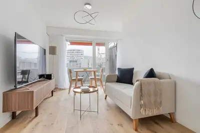 Image de Blueground | Hard, balcony, nr Lindenhof