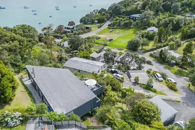 Image de Mariner's Lookout-Parekura Bay 3 bedroom house with separate sleepout