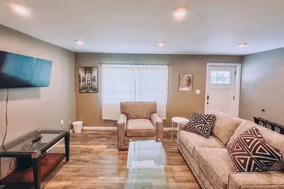 Image de Modern Suite | Near Bu, Hospitals & Downtown | Ny