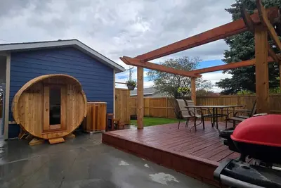 Image de A Little R & R- private sauna & cold/ hot plunge