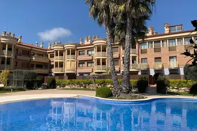 Image de Vivez le charme dans cet appartement tout confort, spacieux, avec piscine et terrasse ensoleillée ☀️🌿