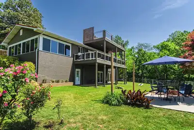 Image de Lakefront, Modern / Spacious - Rooftop Deck, Dock, Kayaks