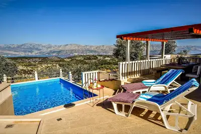 Image de Maison pour la famille avec la piscine Pražnica, Brac (K-24570)