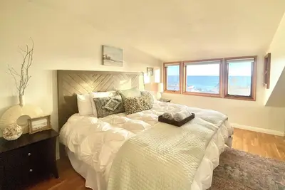Image de 4-bedroom cottage in\nLaguna Beach Coastal Retreat -Ocean Views -Walk Everywhere