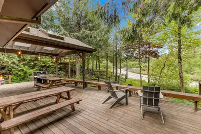 Image de Riverfront 5 Bedroom Hot Tub & Fireplace Dogs Ok