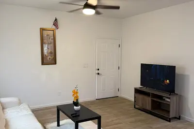 Image de Newly built Charming 3-bedroom house in delightful Vail with WiFi, Ac