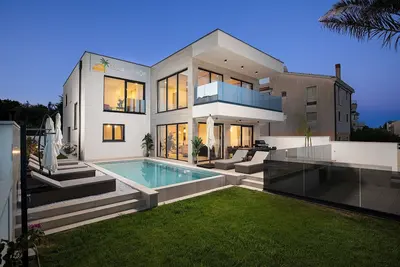 Image de Villa Isla Verde for 10 people with private pool & sauna only 10 meters from the sea