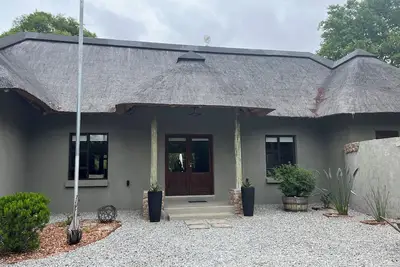 Image de Cosy home in Big 4 Estate, 14 kms from Hoedspruit offering peace and tranquility